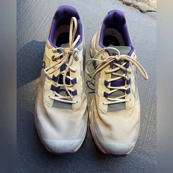 On Running Shoes - On Cloudflow Running Shoes Womens 8.5 Purple/white